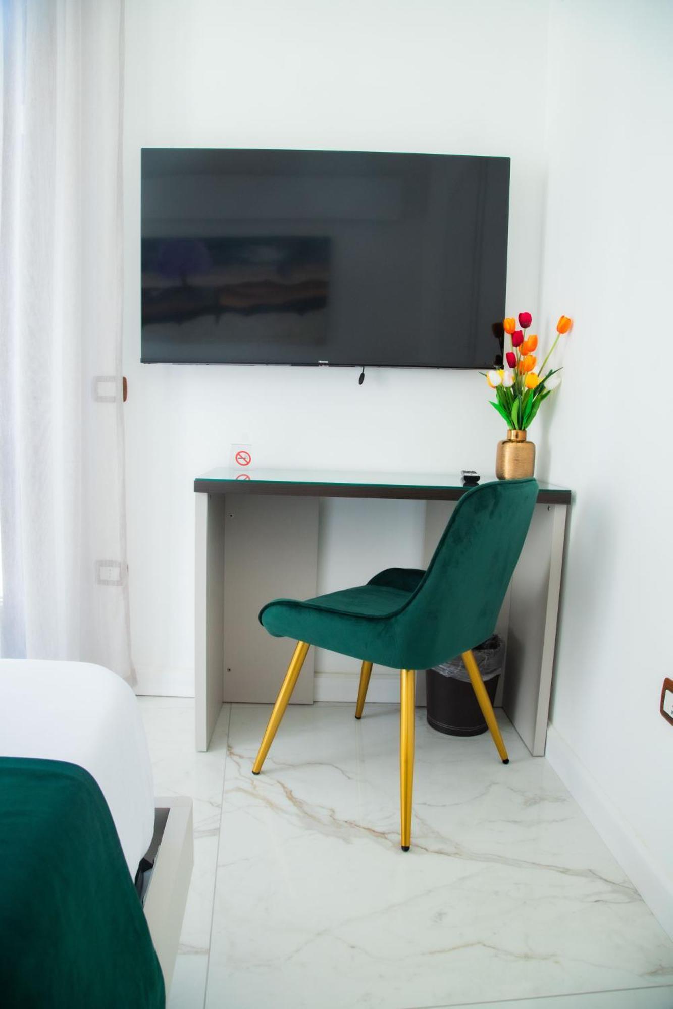 Lagi Suites Неаполь Экстерьер фото